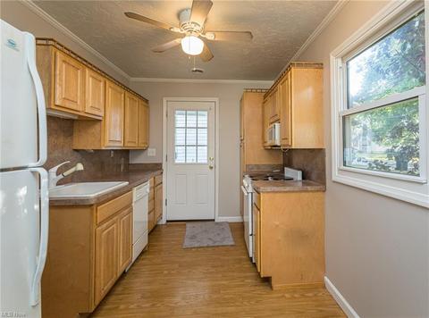 349 Olive St, Elyria, OH 44035 photo 4