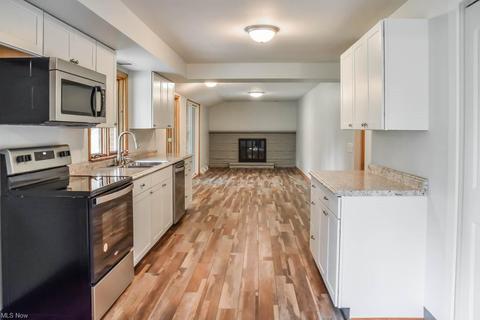 1420 55th St NE, Canton, OH 44721 photo 4