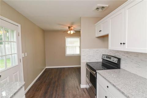 4065 Sylvia Ln, Youngstown, OH 44511 photo 9