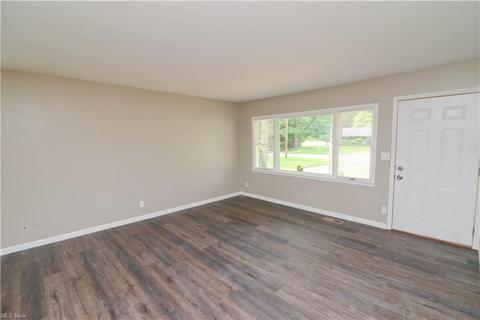 4065 Sylvia Ln, Youngstown, OH 44511 photo 4