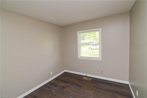 4065 Sylvia Ln, Youngstown, OH 44511 photo 12