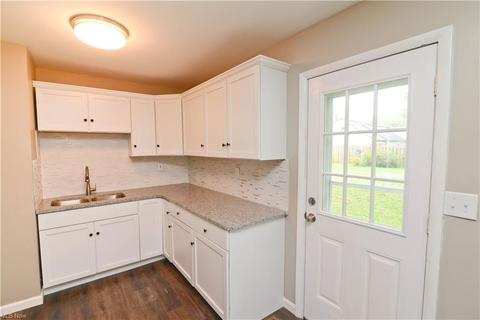 4065 Sylvia Ln, Youngstown, OH 44511 photo 8