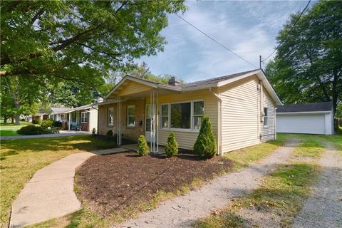 4065 Sylvia Ln, Youngstown, OH 44511 photo 2
