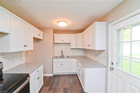 4065 Sylvia Ln, Youngstown, OH 44511 photo 6