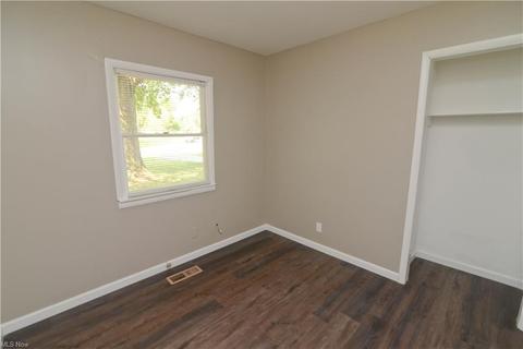 4065 Sylvia Ln, Youngstown, OH 44511 photo 17