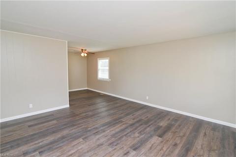 4065 Sylvia Ln, Youngstown, OH 44511 photo 5