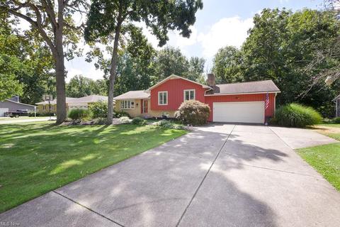 4574 Commodore Dr, Stow, OH 44224 photo 2