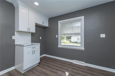 5453 Thomas St, Maple Heights, OH 44137 photo 10