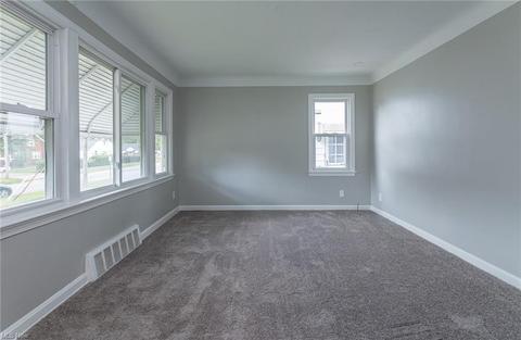 5453 Thomas St, Maple Heights, OH 44137 photo 5