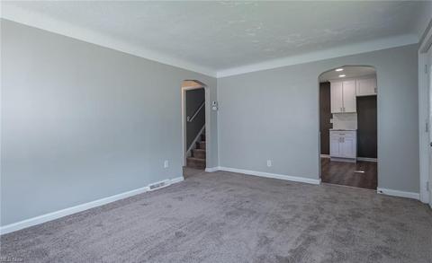 5453 Thomas St, Maple Heights, OH 44137 photo 6
