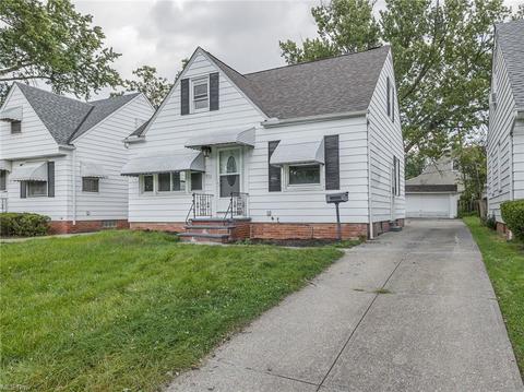 5453 Thomas St, Maple Heights, OH 44137 photo 2