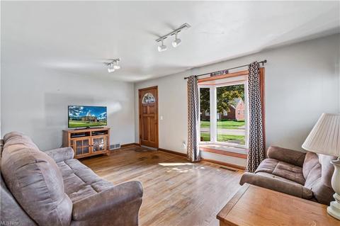 2945 15th St NW, Canton, OH 44708 photo 4