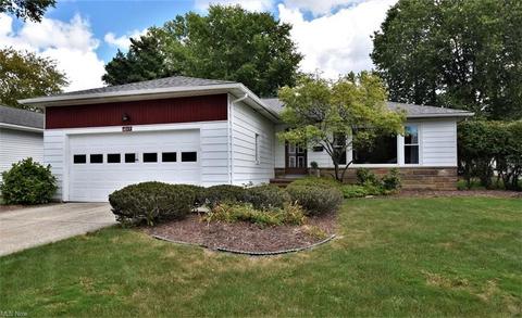 1015 Hanley, Lyndhurst, OH 44124 photo 2