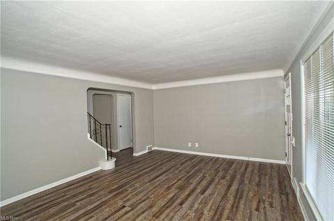 924 E 245th St, Euclid, OH 44123 photo 5