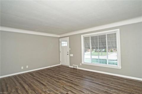 924 E 245th St, Euclid, OH 44123 photo 7
