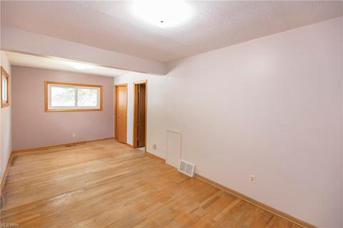6419 Grosse Dr, Brook Park, OH 44142 photo 13