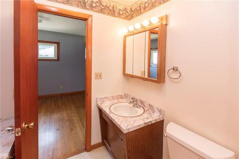 6419 Grosse Dr, Brook Park, OH 44142 photo 15