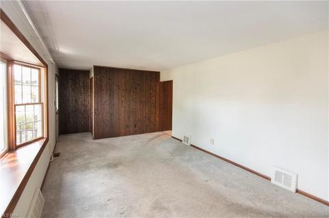 6419 Grosse Dr, Brook Park, OH 44142 photo 5