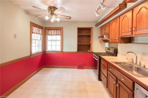 6419 Grosse Dr, Brook Park, OH 44142 photo 8