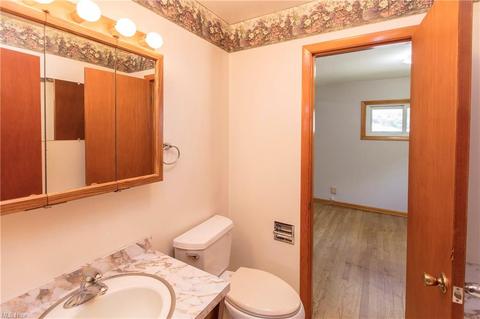6419 Grosse Dr, Brook Park, OH 44142 photo 16
