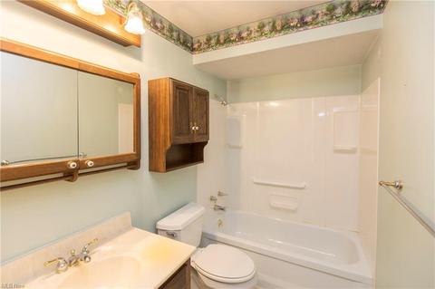 6419 Grosse Dr, Brook Park, OH 44142 photo 21