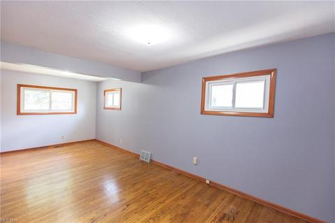 6419 Grosse Dr, Brook Park, OH 44142 photo 17