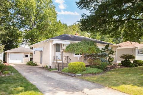 6419 Grosse Dr, Brook Park, OH 44142 photo 2