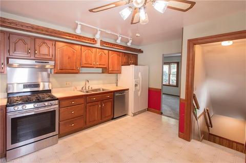 6419 Grosse Dr, Brook Park, OH 44142 photo 10