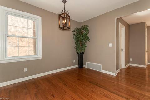 5276 Lynd Ave, Lyndhurst, OH 44124 photo 12