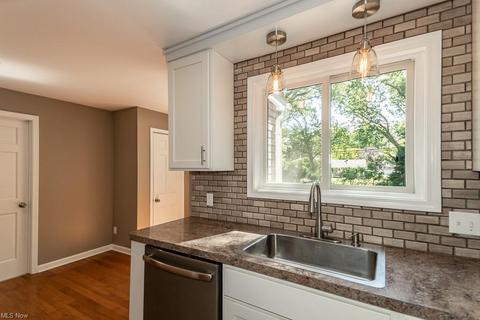 5276 Lynd Ave, Lyndhurst, OH 44124 photo 8