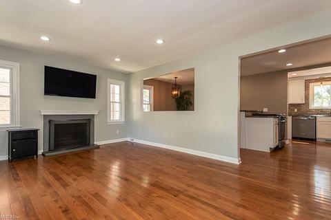 5276 Lynd Ave, Lyndhurst, OH 44124 photo 5