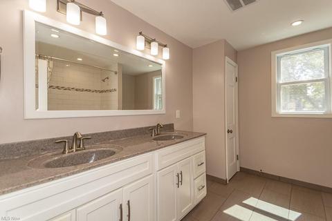 5276 Lynd Ave, Lyndhurst, OH 44124 photo 18