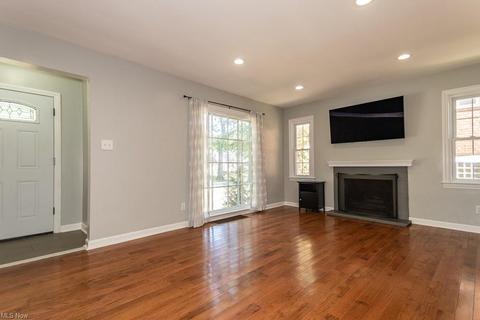 5276 Lynd Ave, Lyndhurst, OH 44124 photo 3