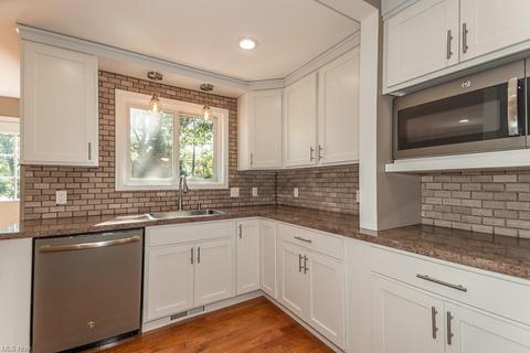 5276 Lynd Ave, Lyndhurst, OH 44124 photo 7
