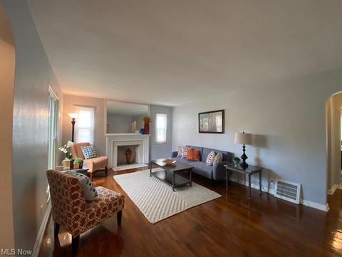 261 E 232nd St, Euclid, OH 44123 photo 9