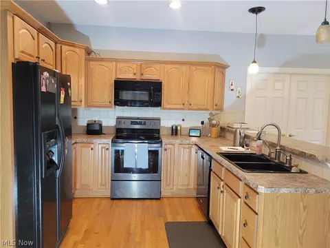 9293 Nichols Rd, Garrettsville, OH 44231 photo 13