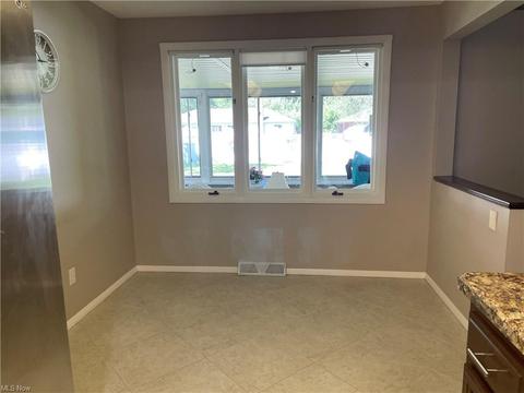 39562 Robert Ln, Elyria, OH 44035 photo 9