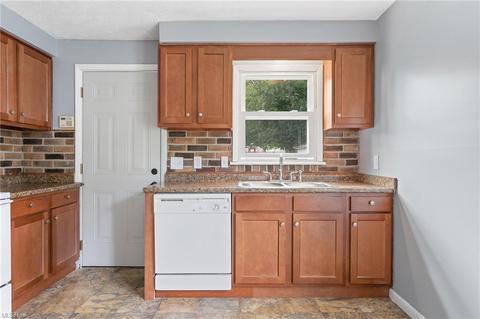 80 Omar St, Struthers, OH 44471 photo 7