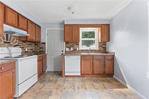 80 Omar St, Struthers, OH 44471 photo 9