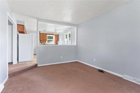 80 Omar St, Struthers, OH 44471 photo 3