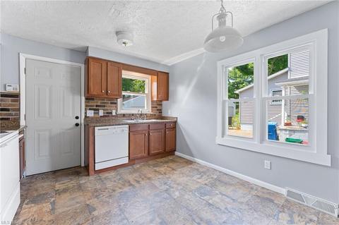 80 Omar St, Struthers, OH 44471 photo 8