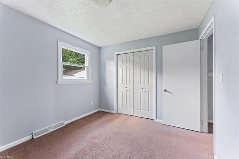 80 Omar St, Struthers, OH 44471 photo 12