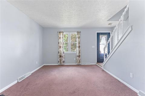 80 Omar St, Struthers, OH 44471 photo 4