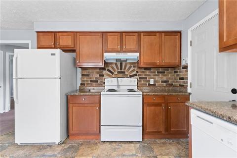 80 Omar St, Struthers, OH 44471 photo 6