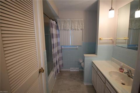 805 Poland Ave, Struthers, OH 44471 photo 9