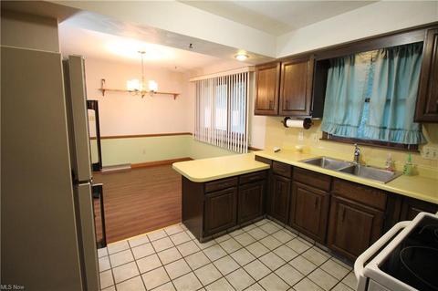 805 Poland Ave, Struthers, OH 44471 photo 2