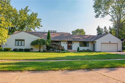 313 Hamilton Cir, Elyria, OH 44035 photo 1