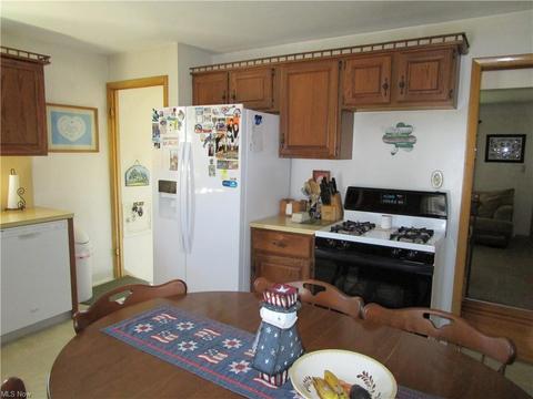 2129 E 290th St, Wickliffe, OH 44092 photo 4