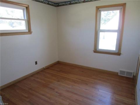 2129 E 290th St, Wickliffe, OH 44092 photo 9