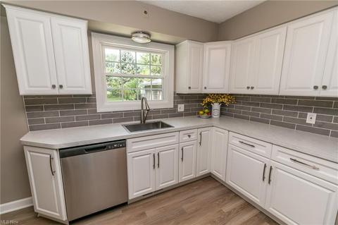 730 Clyde St, Akron, OH 44310 photo 8